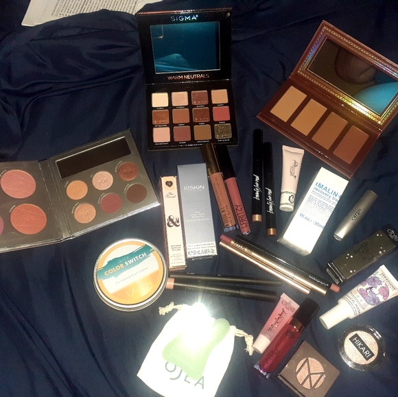 MAKE-UP MYSTERY BAGS!!!! 💯% AUTHENTIC HIGH END! - Picture 5 of 5